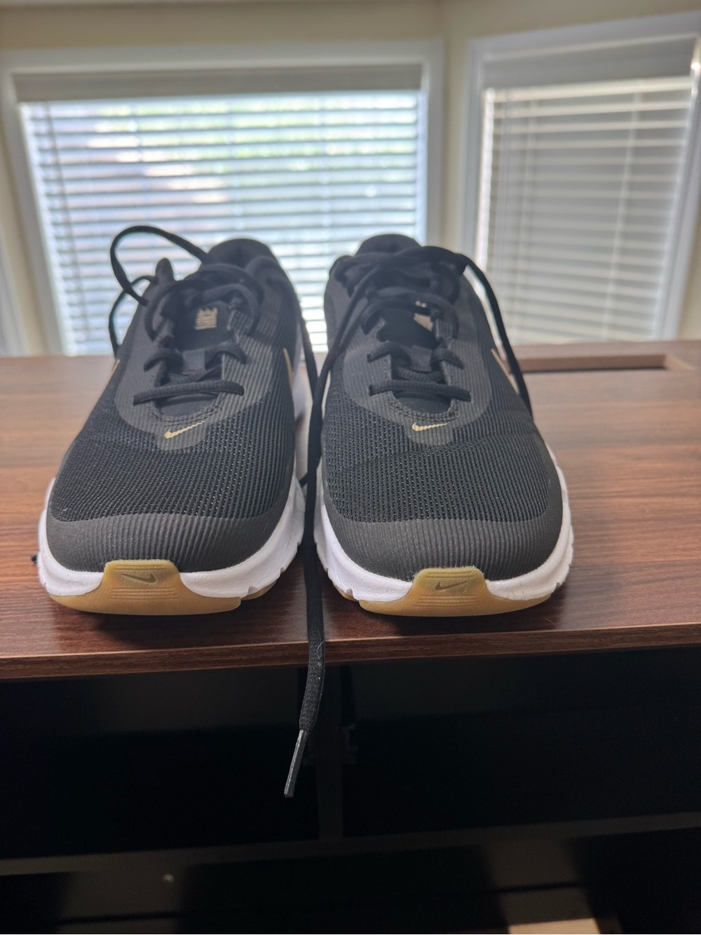 Nike Men’s Flex trainers Athletic Shoes Black and Gold - Picture 2 of 4